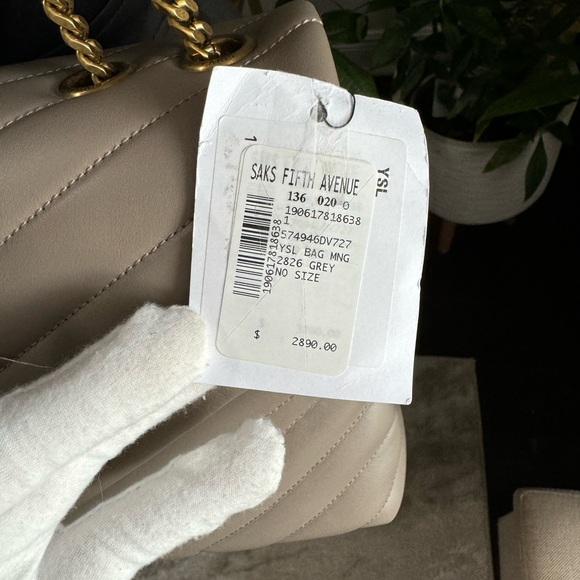 Saint Laurent Medium Loulou - Picture 14 of 16